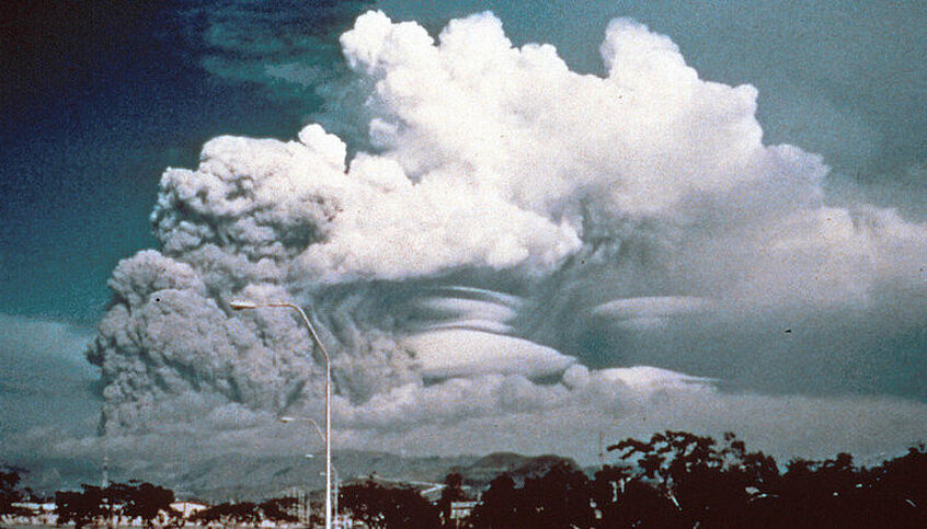 Eruption of Mount Pinatubo in 1991. © R.S. Culbreth/flickr.com