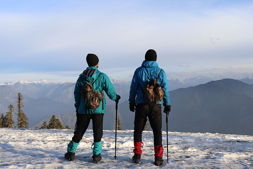 Two mountaineers at a mountain. Photo: © CC Rahul Pareek on Pixabay