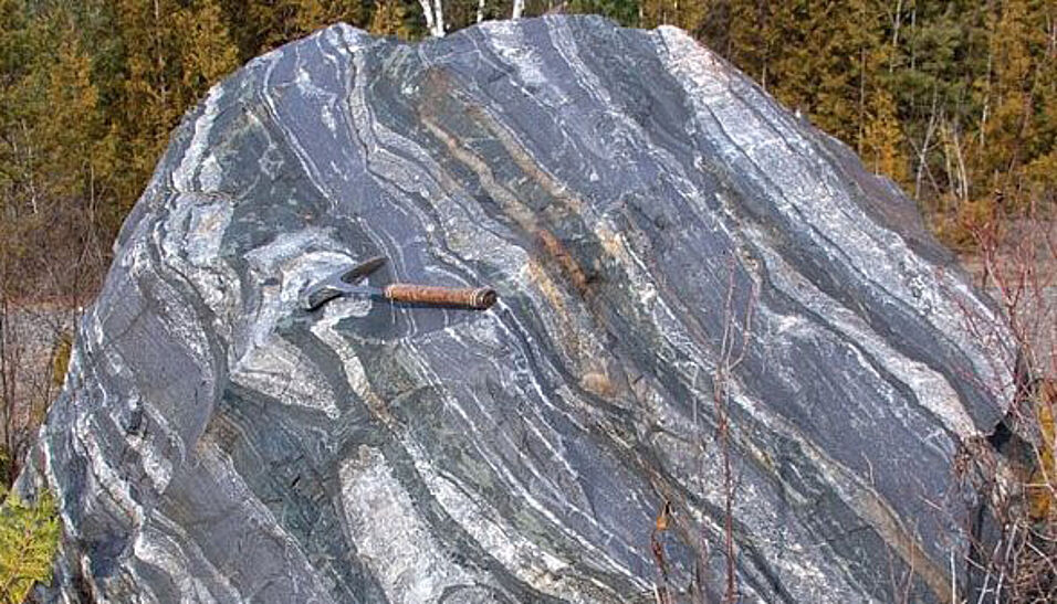 2.7 billion-year-old iron formation from the Temagami greenstone belt in Canada © David Diekrup 2011