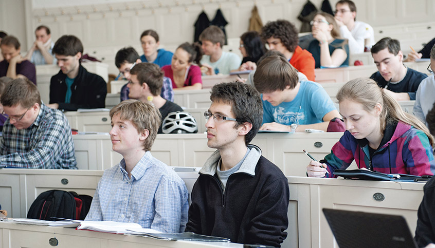 Studierende in Physik-Vorlesung. Foto: Barbara Mair