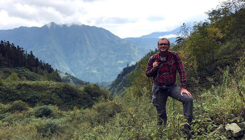 Cees van Westen hiking in the mountains. Photo: (C) Cees van Westen