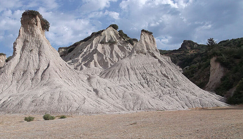 Marine sediments hosting abundant fossils dated in the Late Miocene, from about 8 to 7 million years ago. (C) Konstantina Agiadi