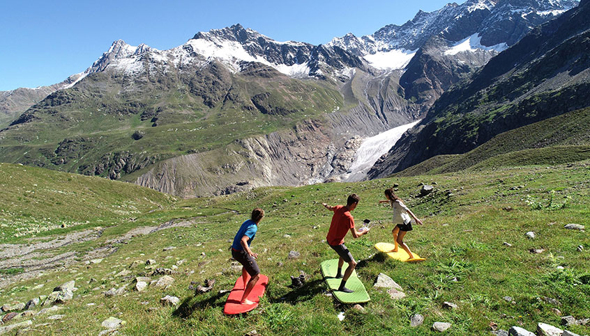 Students in the field "surfing" in the mountains. (C) Ulrich Zangerl